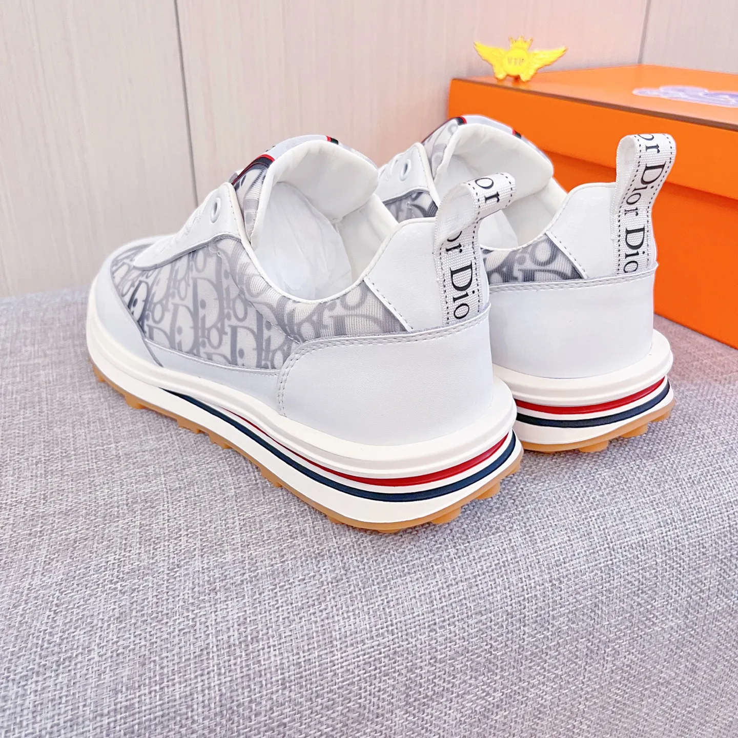 🚘🚘Factory batch 440 men's shoes💰[Dior]🔥Men's high-end brand of shoes official website 1:1 latest masterpiece: the upper is made of Italian imported first-layer cowhide with a comfortable and breathable lining➕original non-slip and wear-resistant outsole🔥, making walking more convenient and comfortable! An exclusive new model, a stunning work, a beautiful 1:1 replica [color] compared to the official quality! Create a fashionable personality to set off your uniqueness! A must-have for trendy men! Classic🔥Size: 38-44 Color: 🔥Multiple colors available🔥.